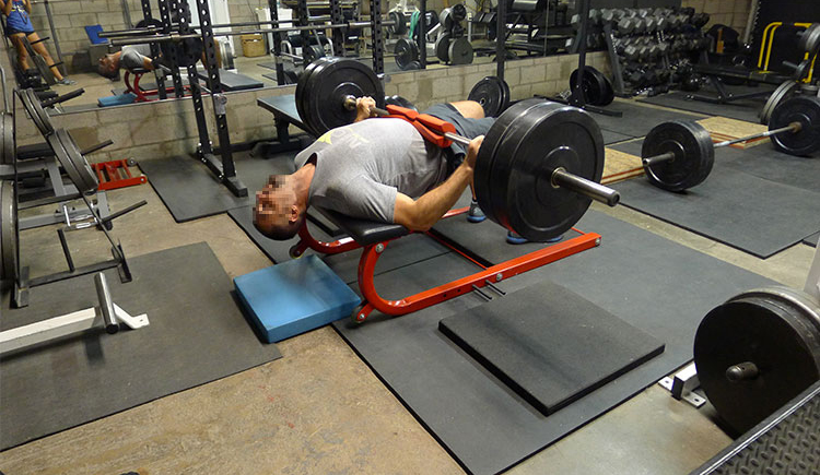 Hip Thruster Machine